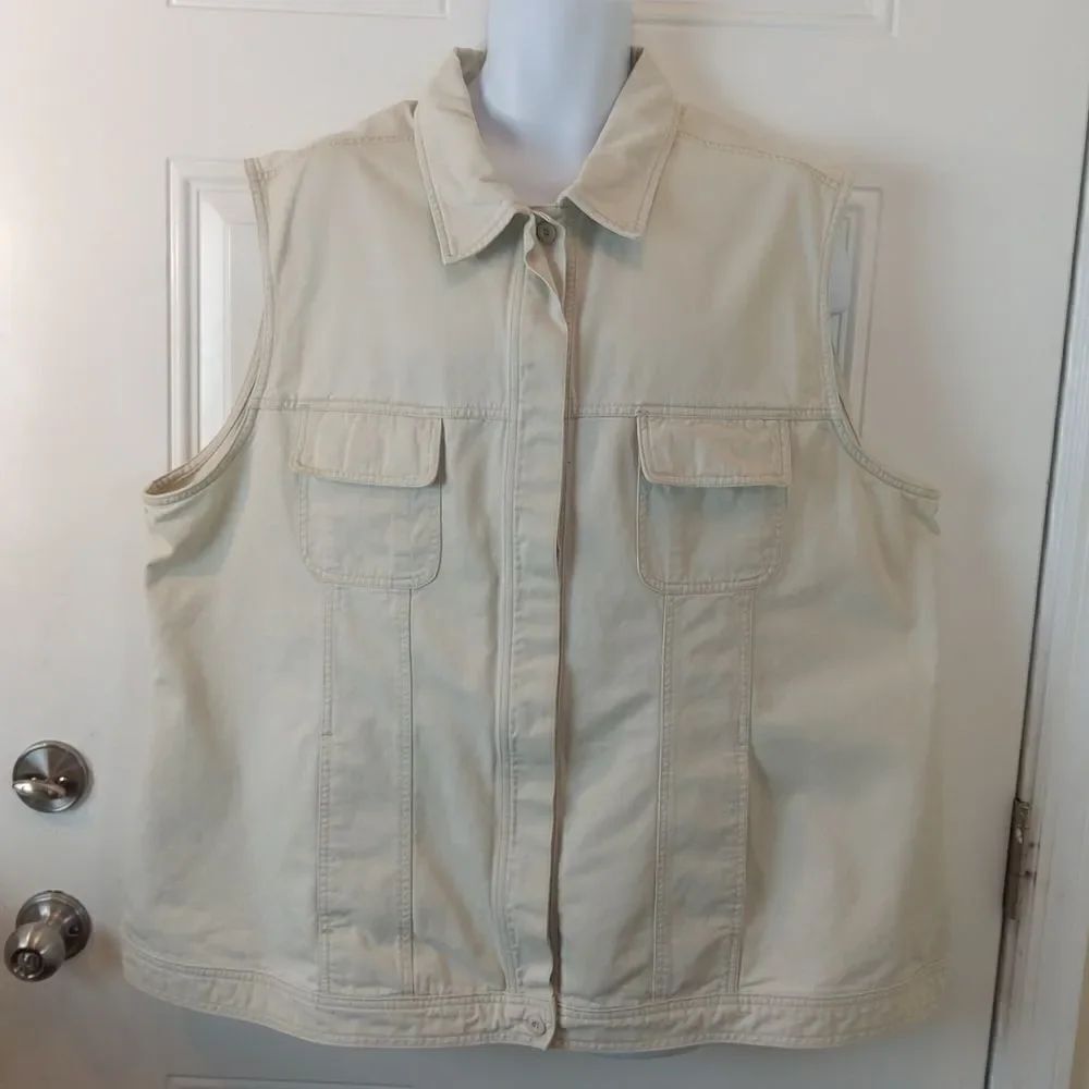 Avenue light khaki color hidden button front vest with pocket